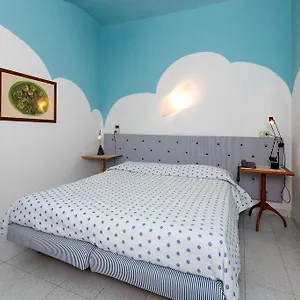 https://hotel-il-falchetto.it-tuscanyhotel.com